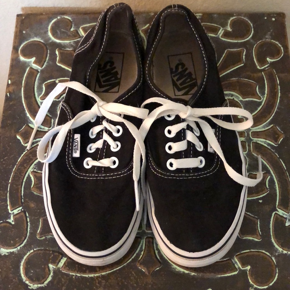 VANS Size 6.0 women’s/ 4.5 Men’s